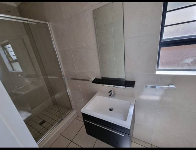 2 BEDROOM APARTMENT FOR SALE IN OAKDENE